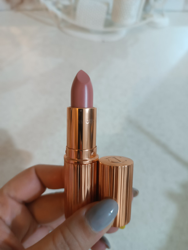 رژ پیلوتاک فیر فول سایز شارلوت تیلبری Charlotte Tilbury Satin Shine Lipstick in shade Pillow Talk Fairتضمین اصالت کالا