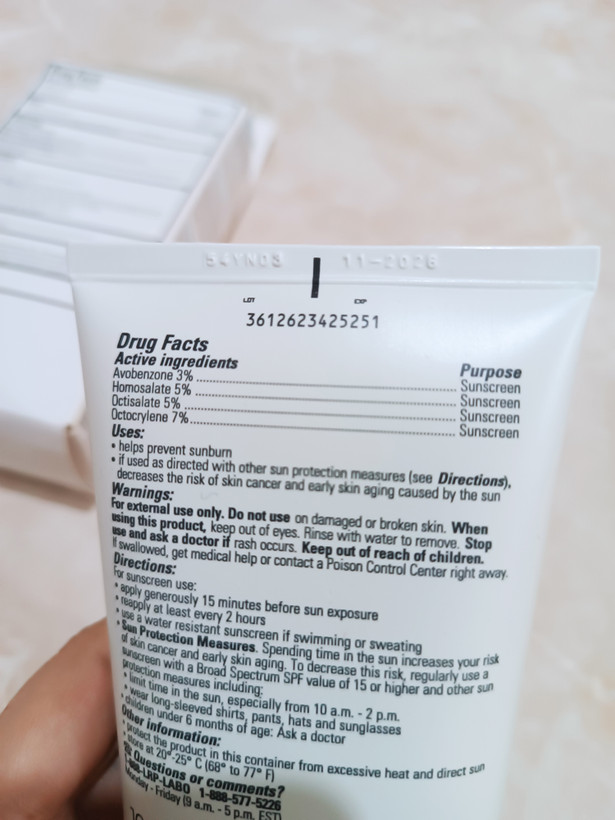 مرطوب کننده لاروش پوزای100میل(اصل امریکا)spf۳۰