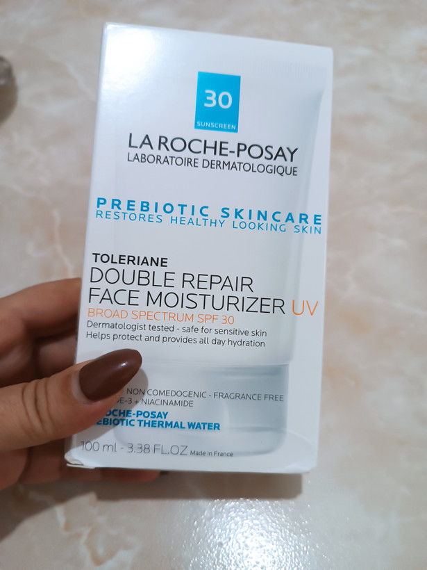 مرطوب کننده لاروش پوزای100میل(اصل امریکا)spf۳۰